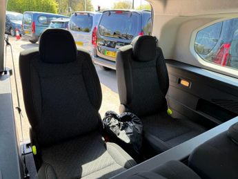 PEUGEOT e-Rifter 52kWh Allure Long MPV 5dr Electric Auto (7.4kW Charger) (136 ps)