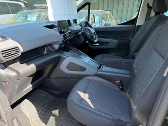 PEUGEOT e-Rifter 52kWh Allure Long MPV 5dr Electric Auto (7.4kW Charger) (136 ps)