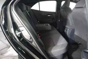 TOYOTA COROLLA 1.8 VVT-h Design CVT Euro 6 (s/s) 5dr