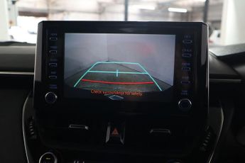 TOYOTA COROLLA 1.8 VVT-h Design CVT Euro 6 (s/s) 5dr