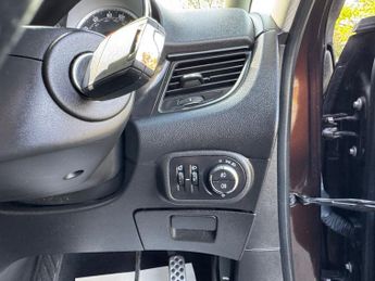 VAUXHALL ZAFIRA TOURER 1.4i Turbo SRi MPV 5dr Petrol Auto Euro 6 (140 ps)