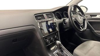 VOLKSWAGEN E-GOLF 35.8kWh e-Golf Hatchback 5dr Electric Auto (136 ps)