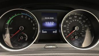 VOLKSWAGEN E-GOLF 35.8kWh e-Golf Hatchback 5dr Electric Auto (136 ps)