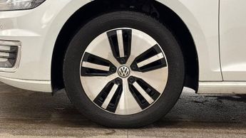 VOLKSWAGEN E-GOLF 35.8kWh e-Golf Hatchback 5dr Electric Auto (136 ps)