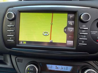 TOYOTA YARIS 1.5 VVT-h Y20 Bi-tone Hatchback 5dr Petrol Hybrid Auto 