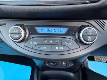 TOYOTA YARIS 1.5 VVT-h Y20 Bi-tone Hatchback 5dr Petrol Hybrid Auto 