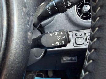 TOYOTA YARIS 1.5 VVT-h Y20 Bi-tone Hatchback 5dr Petrol Hybrid Auto 