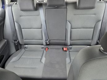 VOLKSWAGEN E-GOLF 35.8kWh e-Golf Hatchback 5dr Electric Auto (136 ps)