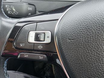 VOLKSWAGEN E-GOLF 35.8kWh e-Golf Hatchback 5dr Electric Auto (136 ps)