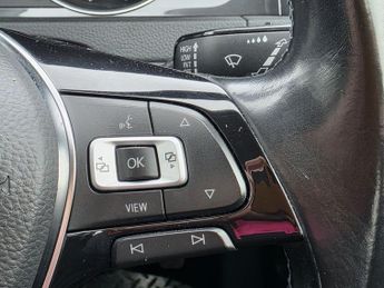 VOLKSWAGEN E-GOLF 35.8kWh e-Golf Hatchback 5dr Electric Auto (136 ps)