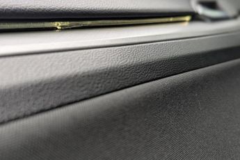 VOLKSWAGEN GOLF 1.0 eTSI MHEV Life Hatchback 5dr Petrol Hybrid DSG Euro 6 (s/s) 