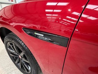 JAGUAR F-PACE 2.0 P300 R-Sport SUV 5dr Petrol Auto AWD Euro 6 (s/s) (300 ps)