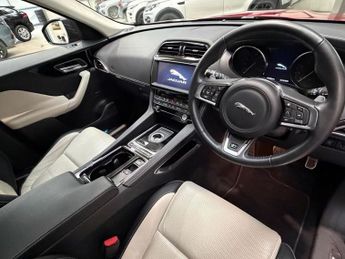 JAGUAR F-PACE 2.0 P300 R-Sport SUV 5dr Petrol Auto AWD Euro 6 (s/s) (300 ps)