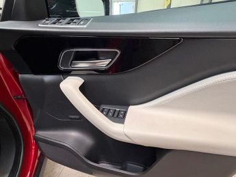 JAGUAR F-PACE 2.0 P300 R-Sport SUV 5dr Petrol Auto AWD Euro 6 (s/s) (300 ps)