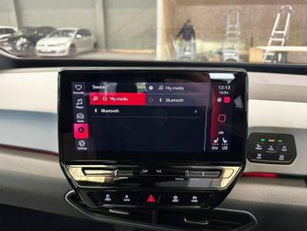 VOLKSWAGEN ID.3 Pro Performance 58kWh Family Hatchback 5dr Electric Auto (204 ps