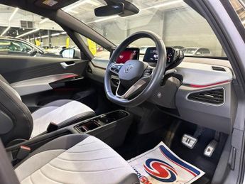 VOLKSWAGEN ID.3 Pro Performance 58kWh Family Hatchback 5dr Electric Auto (204 ps