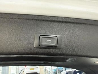 AUDI A4 AVANT 2.0 TDI 35 S line Estate 5dr Diesel S Tronic Euro 6 (s/s) (150 p