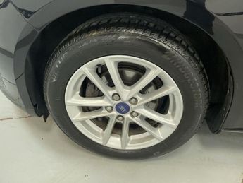 FORD FOCUS 1.6 Zetec Estate 5dr Petrol Powershift Euro 6 (125 ps) - AA INSP