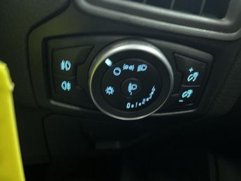 FORD FOCUS 1.6 Zetec Estate 5dr Petrol Powershift Euro 6 (125 ps) - AA INSP