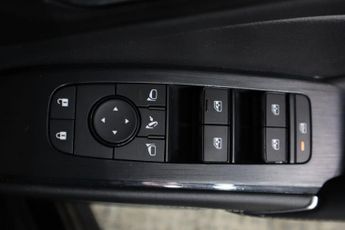 NISSAN QASHQAI 1.3 DIG-T MHEV N-Connecta XTRON Euro 6 (s/s) 5dr