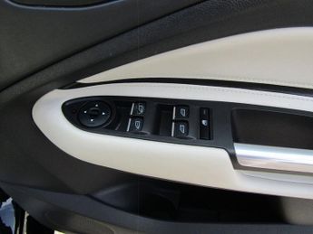 FORD KUGA 2.0 TDCi Vignale SUV 5dr Diesel Powershift AWD Euro 6 (s/s) (180