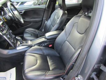 VOLVO V40 CROSS COUNTRY 1.6 D2 Lux Hatchback 5dr Diesel Powershift Euro 5 (s/s) (115 ps)