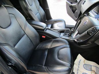 VOLVO V40 CROSS COUNTRY 1.6 D2 Lux Hatchback 5dr Diesel Powershift Euro 5 (s/s) (115 ps)