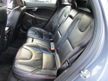 VOLVO V40 CROSS COUNTRY 1.6 D2 Lux Hatchback 5dr Diesel Powershift Euro 5 (s/s) (115 ps)