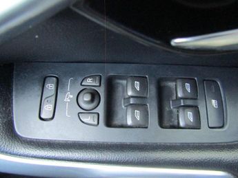VOLVO V40 CROSS COUNTRY 1.6 D2 Lux Hatchback 5dr Diesel Powershift Euro 5 (s/s) (115 ps)