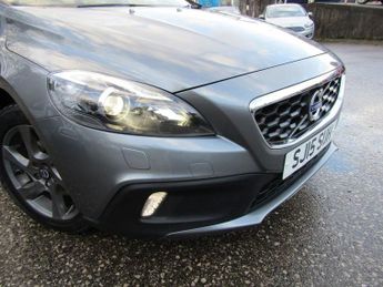 VOLVO V40 CROSS COUNTRY 1.6 D2 Lux Hatchback 5dr Diesel Powershift Euro 5 (s/s) (115 ps)