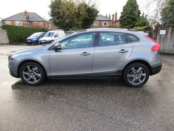 VOLVO V40 CROSS COUNTRY 1.6 D2 Lux Hatchback 5dr Diesel Powershift Euro 5 (s/s) (115 ps)