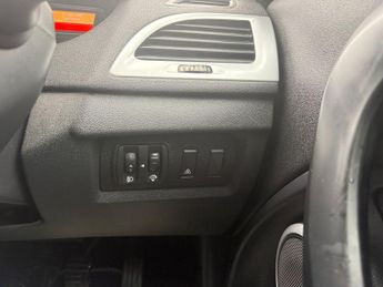 RENAULT MEGANE 1.6 16V Dynamique TomTom Coupe 3dr Petrol Manual Euro 5 (110 ps)