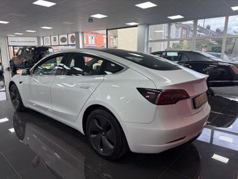TESLA Model 3 Standard Range Plus Saloon 4dr Electric Auto RWD (241 bhp)