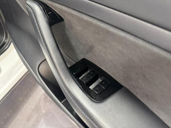 TESLA Model 3 Standard Range Plus Saloon 4dr Electric Auto RWD (241 bhp)