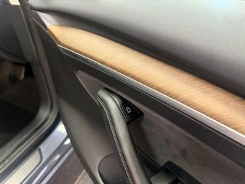 TESLA Model 3 Standard Range Plus Saloon 4dr Electric Auto RWD (241 bhp)