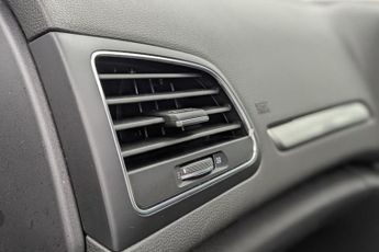 RENAULT MEGANE 1.3 TCe Iconic Hatchback 5dr Petrol EDC Euro 6 (s/s) (140 ps)