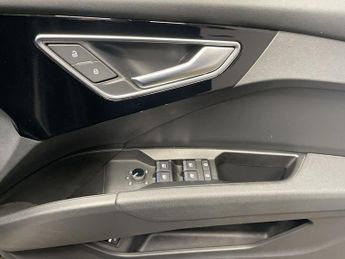 AUDI Q4 E-TRON 40 S line SUV 5dr Electric Auto 82kWh (204 ps)
