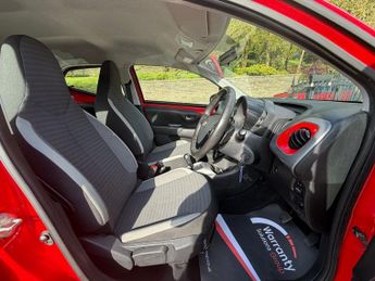 TOYOTA AYGO 1.0 VVT-i x-play Hatchback 5dr Petrol x-shift Euro 6 (71 ps)