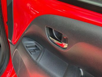 TOYOTA AYGO 1.0 VVT-i x-play Hatchback 5dr Petrol x-shift Euro 6 (71 ps)