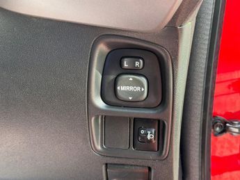 TOYOTA AYGO 1.0 VVT-i x-play Hatchback 5dr Petrol x-shift Euro 6 (71 ps)