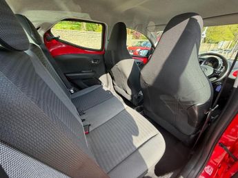 TOYOTA AYGO 1.0 VVT-i x-play Hatchback 5dr Petrol x-shift Euro 6 (71 ps)