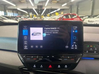 VOLKSWAGEN ID.3 Pro 58kWh Hatchback 5dr Electric Auto (204 ps)