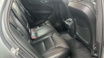 VOLVO XC60 2.0 T5 Momentum SUV 5dr Petrol Auto AWD Euro 6 (s/s) (250 ps)