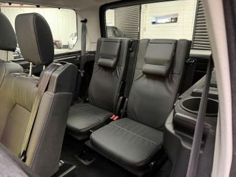 LAND ROVER DISCOVERY 4 3.0 SD V6 HSE SUV 5dr Diesel Auto 4WD Euro 6 (s/s) (256 bhp)