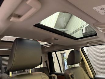 LAND ROVER DISCOVERY 4 3.0 SD V6 HSE SUV 5dr Diesel Auto 4WD Euro 6 (s/s) (256 bhp)