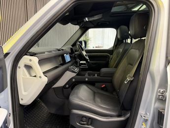 LAND ROVER DEFENDER 3.0 D250 MHEV X-Dynamic SE SUV 5dr Diesel Auto 4WD Euro 6 (s/s) 