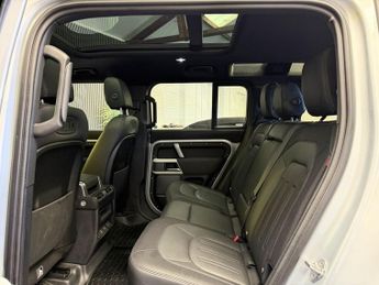 LAND ROVER DEFENDER 3.0 D250 MHEV X-Dynamic SE SUV 5dr Diesel Auto 4WD Euro 6 (s/s) 