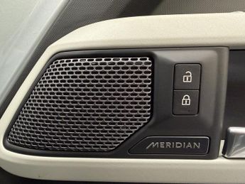 LAND ROVER DEFENDER 3.0 D250 MHEV X-Dynamic SE SUV 5dr Diesel Auto 4WD Euro 6 (s/s) 