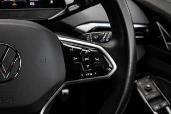 VOLKSWAGEN 181 Pure 52kWh Life SUV 5dr Electric Auto (148 ps)