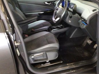 VOLKSWAGEN 181 Pure 52kWh Life SUV 5dr Electric Auto (148 ps)